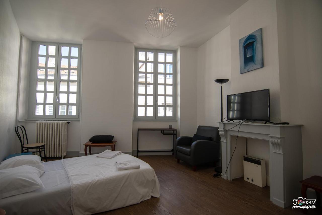 Hyper Centre - 3 Chambres - Gare - Wifi - Cosy Bourg-en-Bresse Bagian luar foto